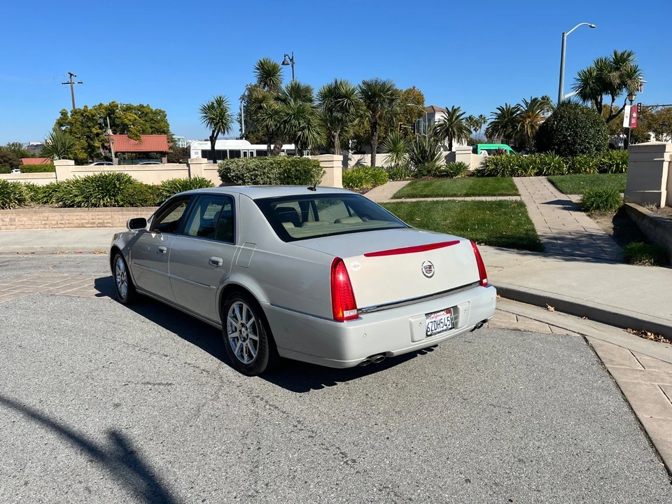 2007 Cadillac DTS - Image 4 of 21