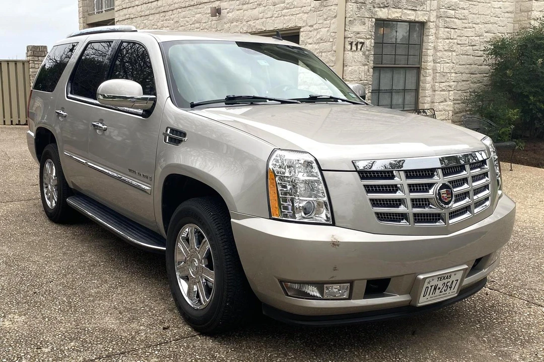 2007 Cadillac Escalade & EXT 3rd Gen - Image 2 of 31