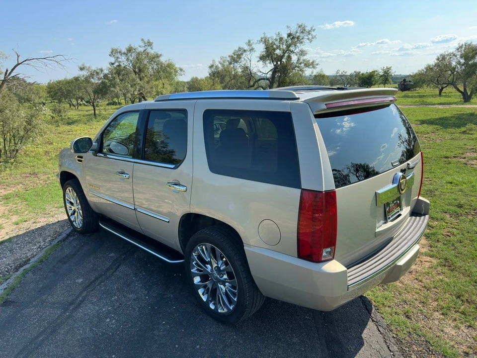 2007 Cadillac Escalade & EXT 3rd Gen - Image 5 of 12
