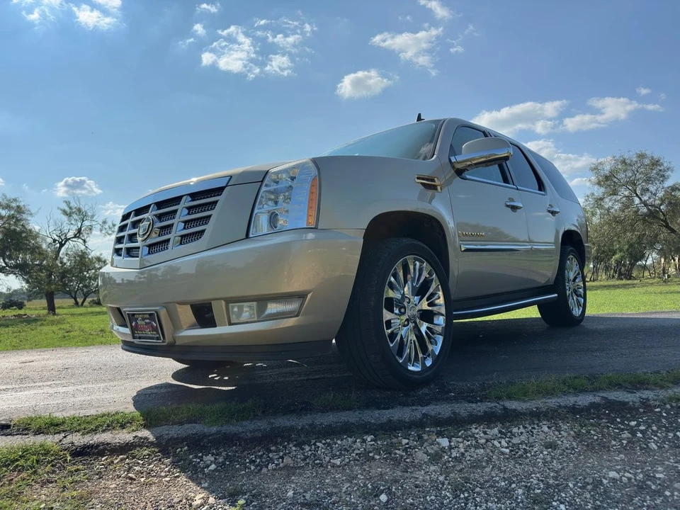 2007 Cadillac Escalade & EXT 3rd Gen - Image 2 of 12