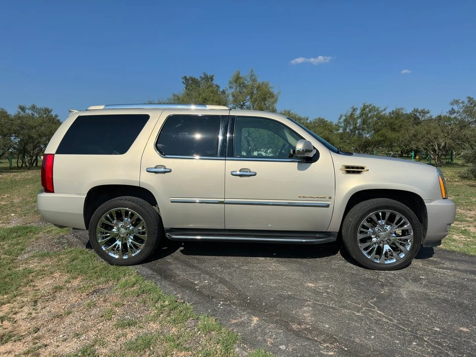 2007 Cadillac Escalade & EXT 3rd Gen - Image 10 of 12