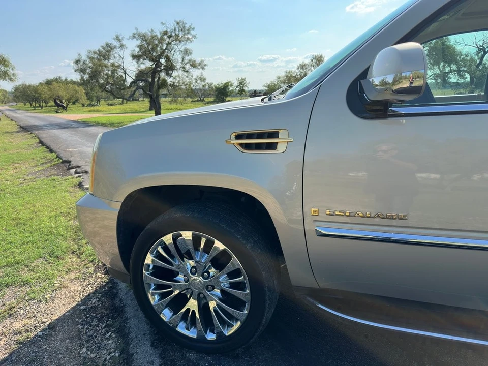 2007 Cadillac Escalade & EXT 3rd Gen - Image 7 of 12