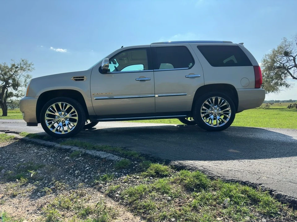 2007 Cadillac Escalade & EXT 3rd Gen - Image 4 of 12