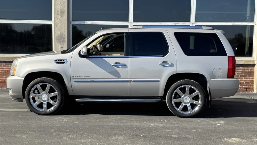 2007 Cadillac Escalade & EXT 3rd Gen - Image 2 of 9