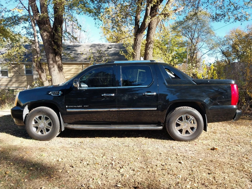2007 Cadillac Escalade & EXT 3rd Gen - Image 3 of 14