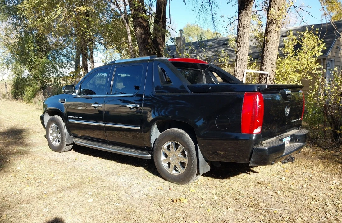 2007 Cadillac Escalade & EXT 3rd Gen - Image 2 of 14