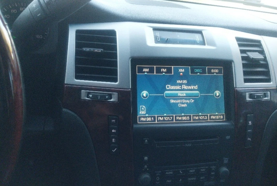 2007 Cadillac Escalade & EXT 3rd Gen - Image 12 of 14