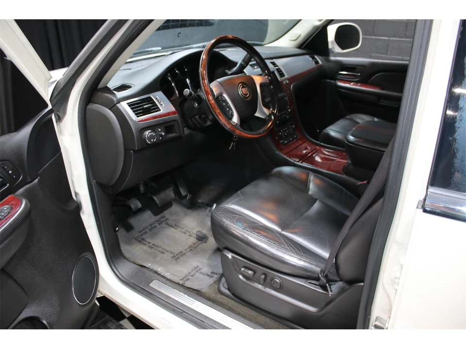 2007 Cadillac Escalade & EXT 3rd Gen - Image 3 of 31