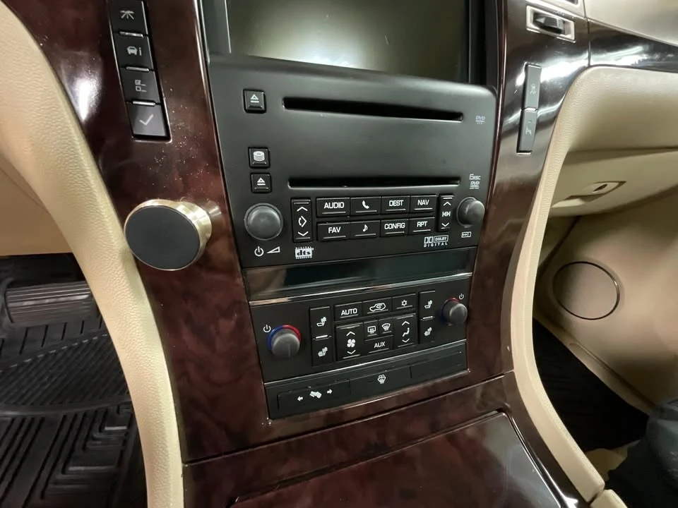 2007 Cadillac Escalade & EXT 3rd Gen - Image 11 of 19