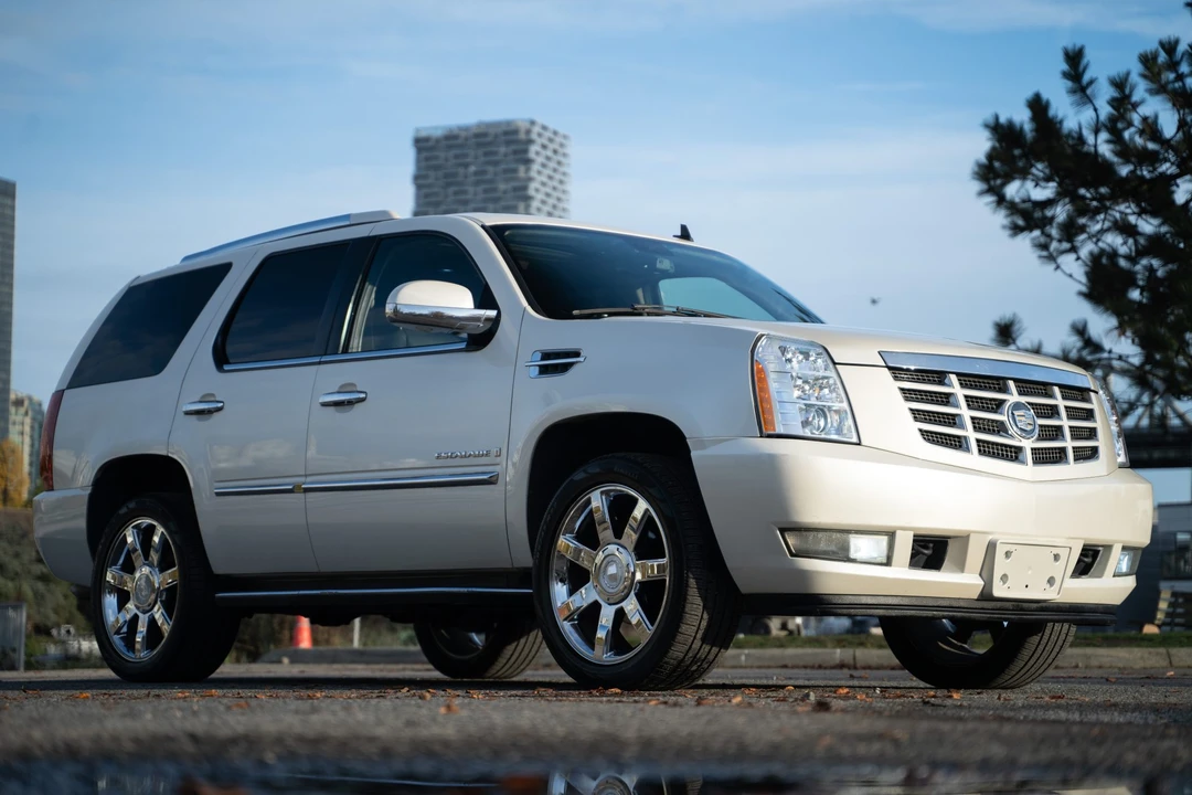 2007 Cadillac Escalade & EXT 3rd Gen - Image 2 of 31