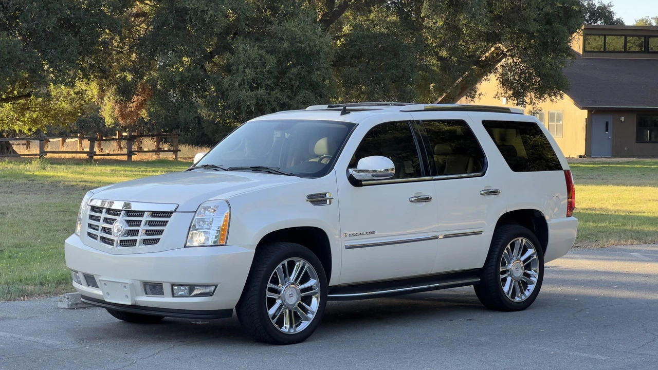 2007 Cadillac Escalade & EXT 3rd Gen - Image 8 of 31