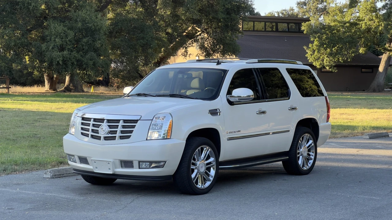 2007 Cadillac Escalade & EXT 3rd Gen - Image 6 of 31
