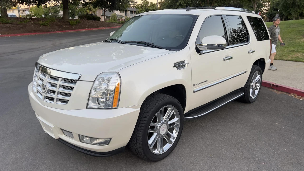 2007 Cadillac Escalade & EXT 3rd Gen - Image 12 of 31