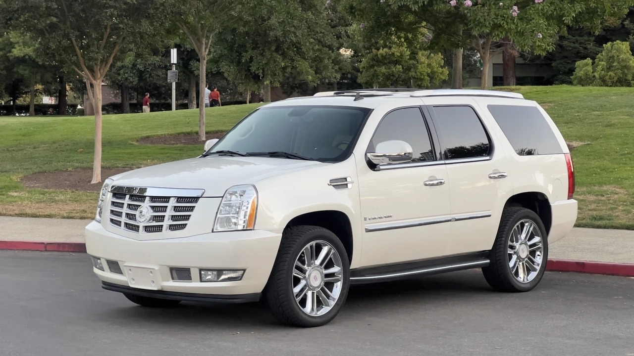 2007 Cadillac Escalade & EXT 3rd Gen - Image 3 of 31