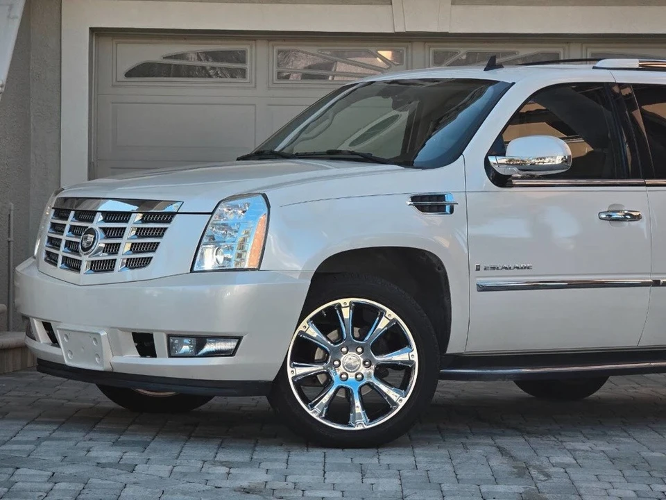 2007 Cadillac Escalade & EXT 3rd Gen - Image 2 of 21