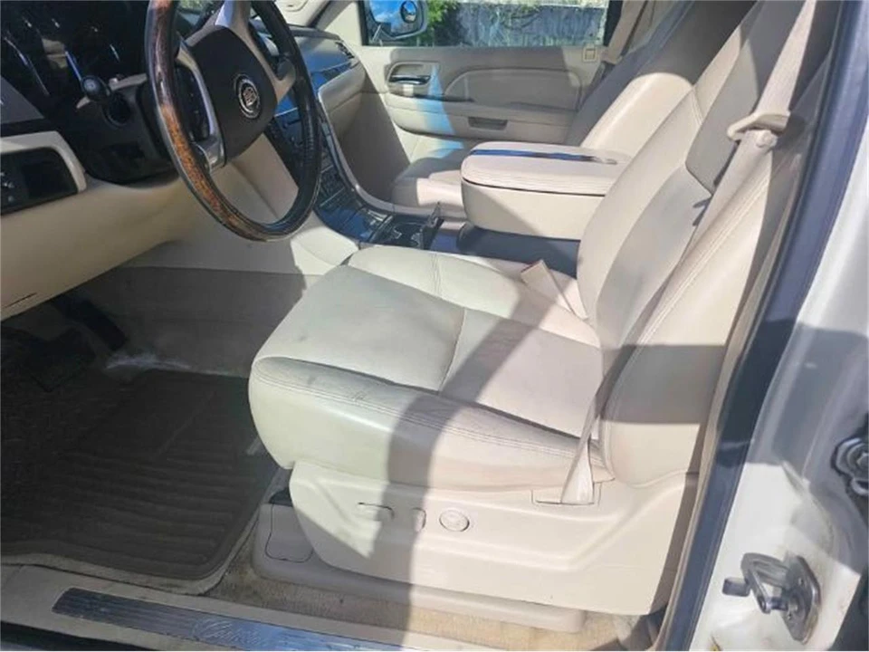 2007 Cadillac Escalade & EXT 3rd Gen - Image 2 of 15