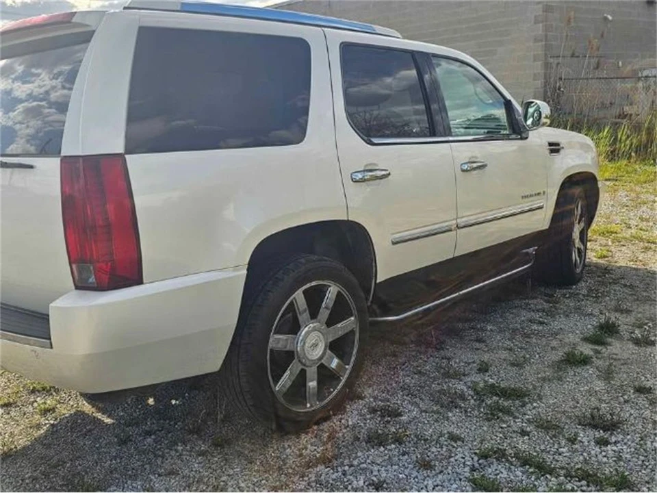 2007 Cadillac Escalade & EXT 3rd Gen - Image 8 of 15