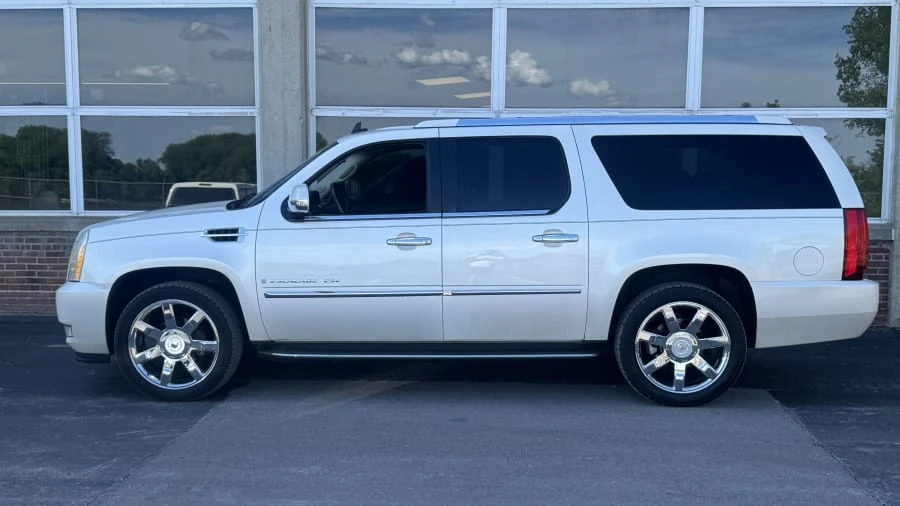 2007 Cadillac Escalade & EXT 3rd Gen - Image 2 of 20