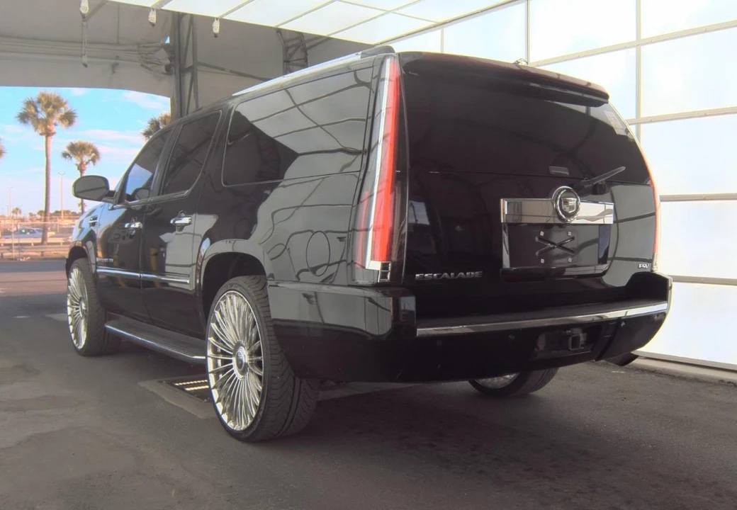 2007 Cadillac Escalade & EXT 3rd Gen - Image 2 of 12