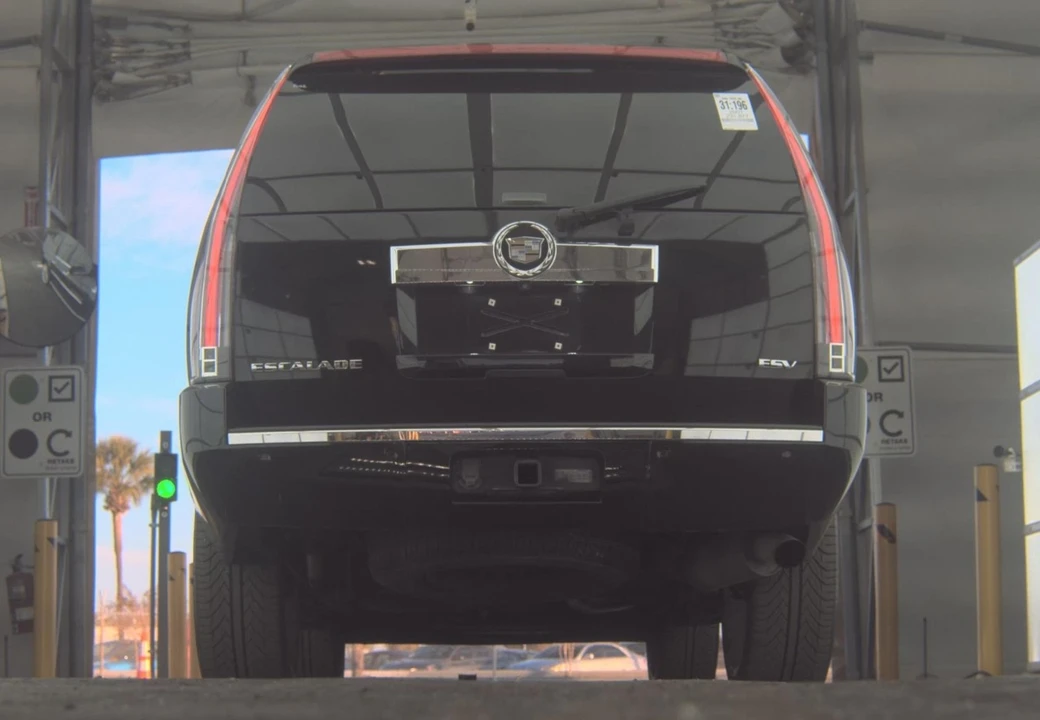 2007 Cadillac Escalade & EXT 3rd Gen - Image 4 of 12