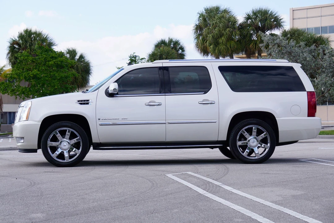 2007 Cadillac Escalade & EXT 3rd Gen - Image 3 of 31
