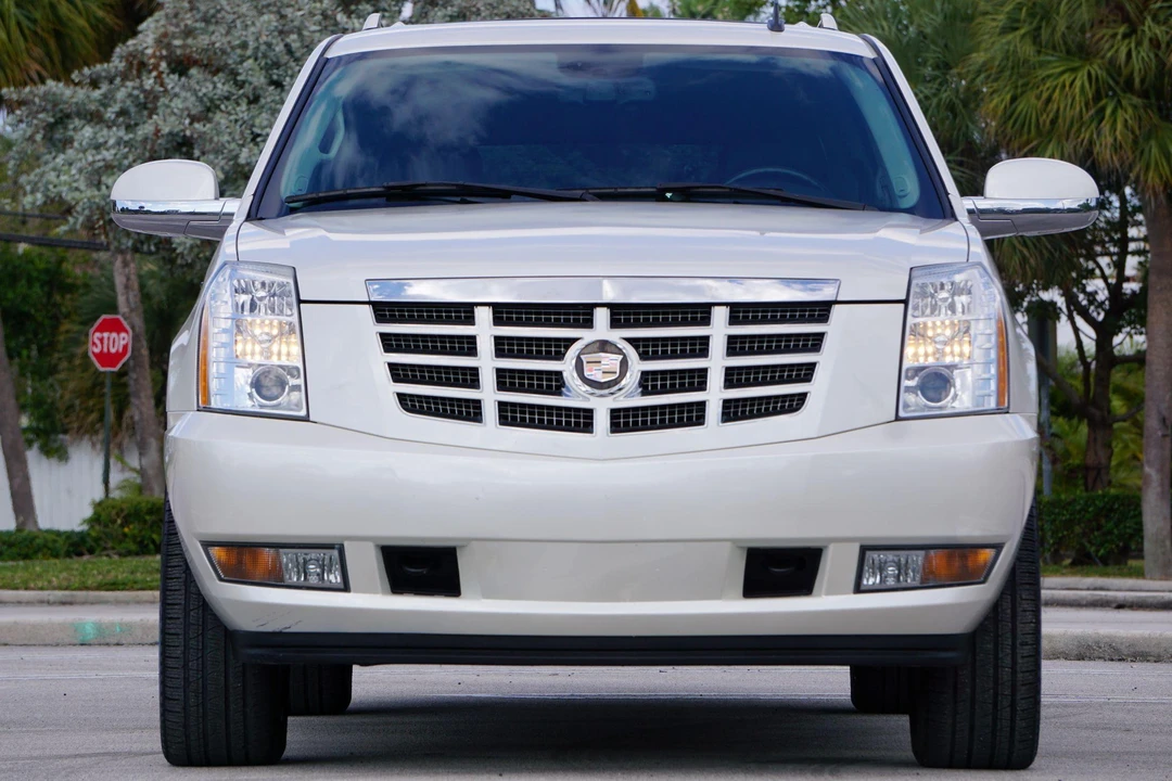 2007 Cadillac Escalade & EXT 3rd Gen - Image 2 of 31