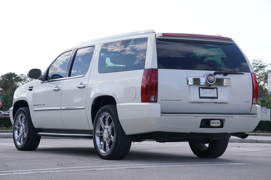 2007 Cadillac Escalade & EXT 3rd Gen - Image 4 of 31