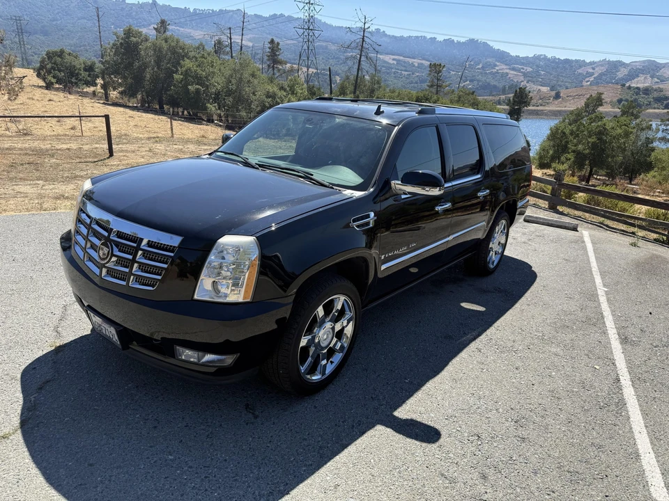 2007 Cadillac Escalade & EXT 3rd Gen - Image 2 of 31