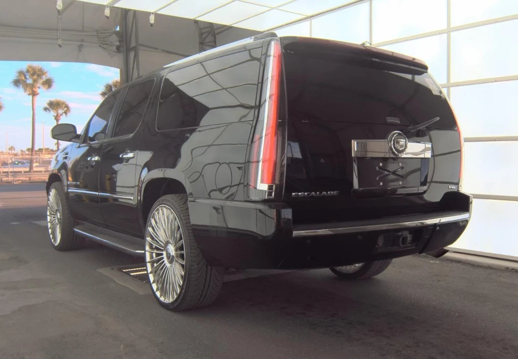 2007 Cadillac Escalade & EXT 3rd Gen - Image 2 of 12