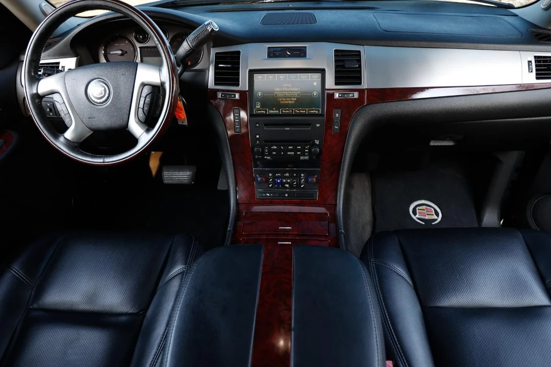 2007 Cadillac Escalade & EXT 3rd Gen - Image 2 of 12