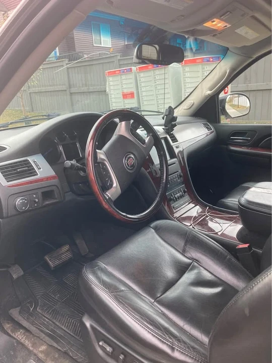 2007 Cadillac Escalade & EXT 3rd Gen - Image 2 of 8