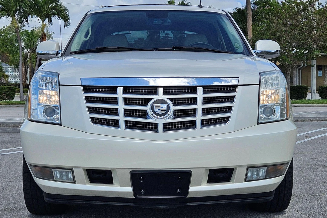 2007 Cadillac Escalade & EXT 3rd Gen - Image 2 of 31