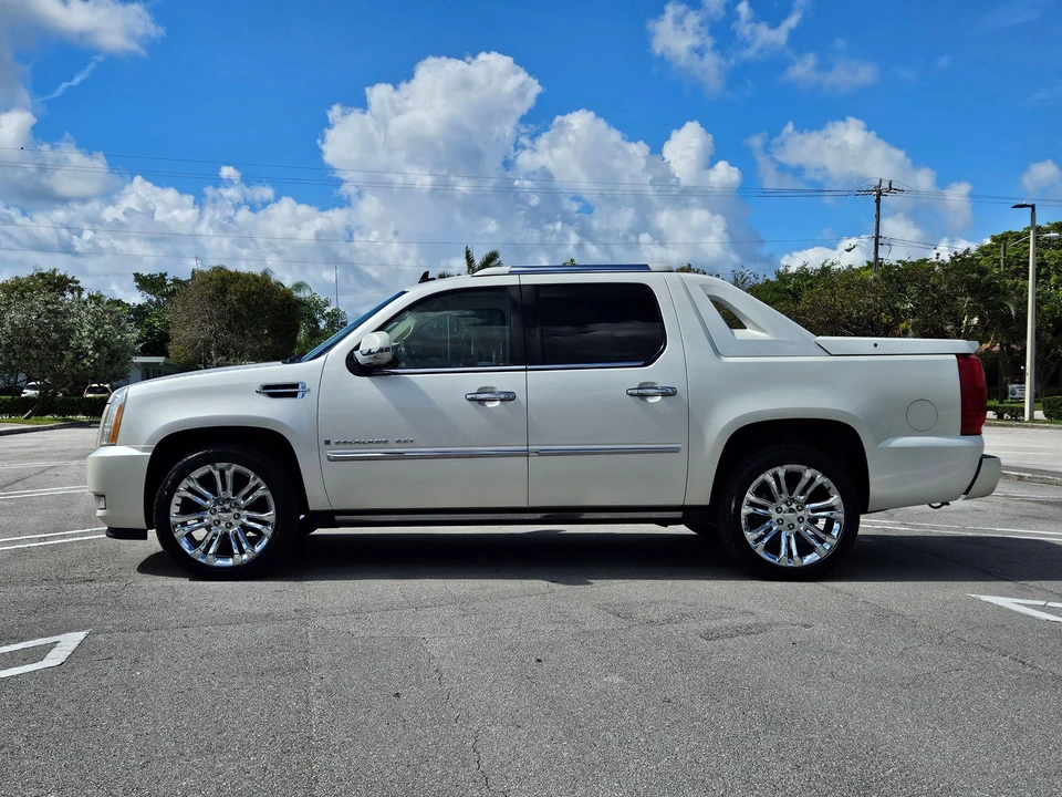 2007 Cadillac Escalade & EXT 3rd Gen - Image 6 of 31