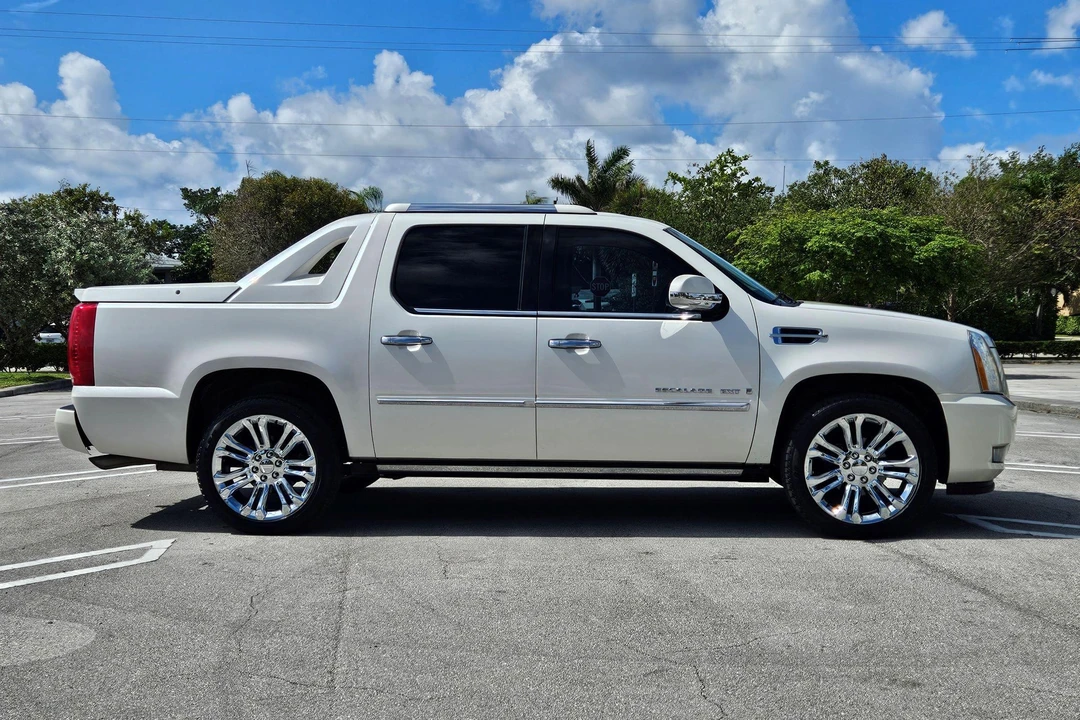 2007 Cadillac Escalade & EXT 3rd Gen - Image 3 of 31