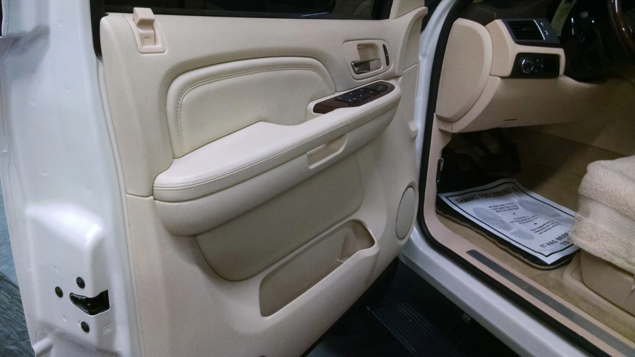 2007 Cadillac Escalade & EXT 3rd Gen - Image 10 of 21