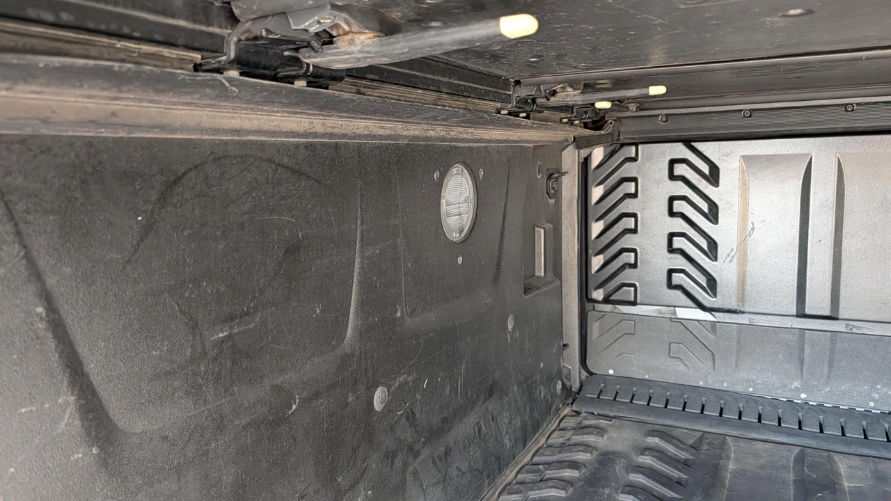 2007 Cadillac Escalade & EXT 3rd Gen - Image 21 of 31