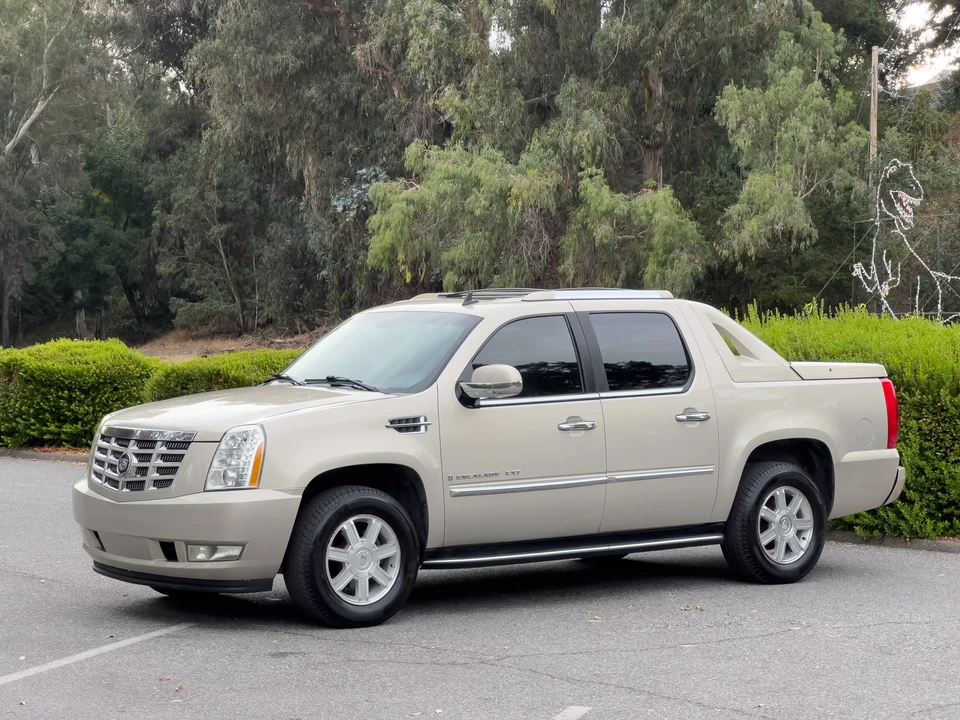 2007 Cadillac Escalade & EXT 3rd Gen - Image 2 of 31