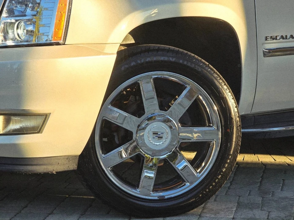 2007 Cadillac Escalade & EXT 3rd Gen - Image 2 of 21