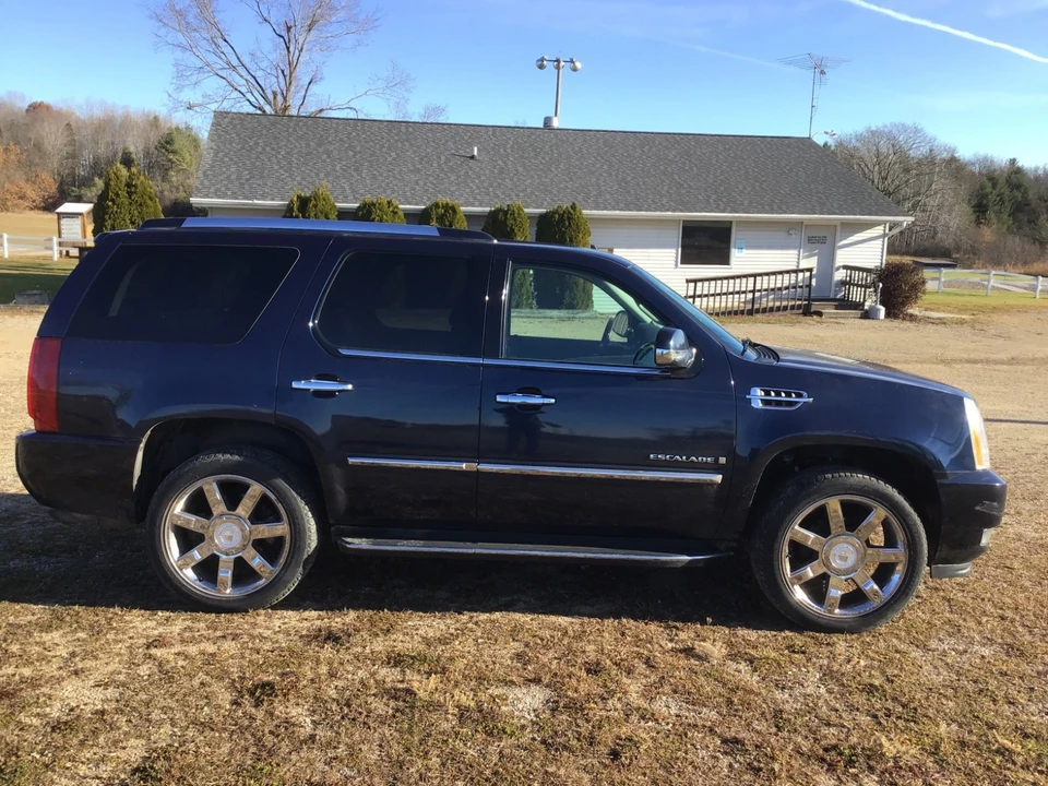 2007 Cadillac Escalade & EXT 3rd Gen - Image 2 of 21
