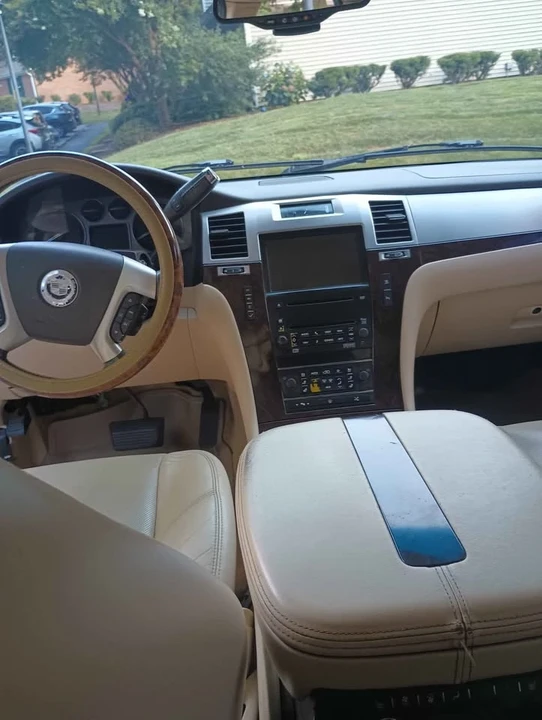 2007 Cadillac Escalade & EXT 3rd Gen - Image 2 of 10