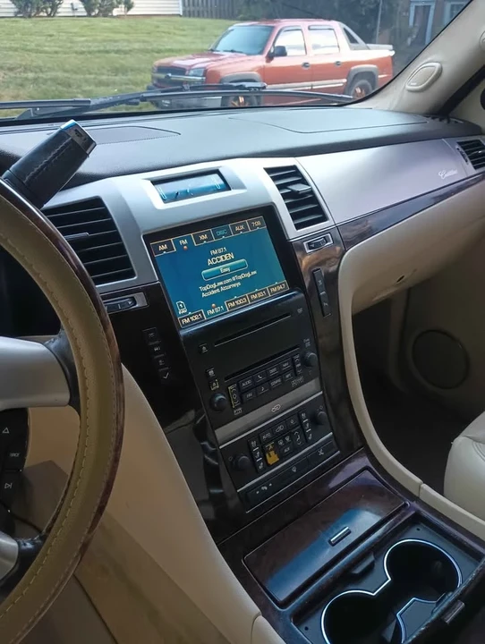 2007 Cadillac Escalade & EXT 3rd Gen - Image 4 of 10