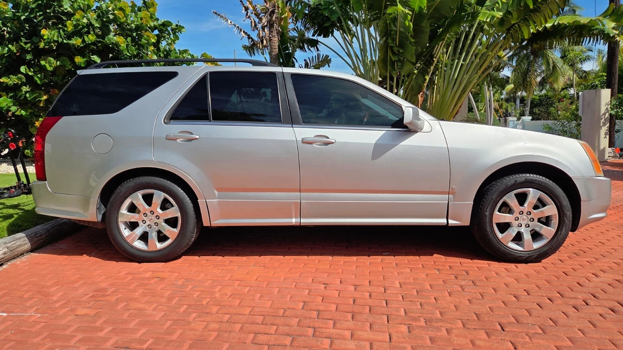 2007 Cadillac SRX - Image 2 of 15