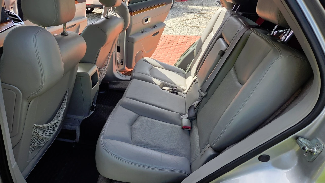 2007 Cadillac SRX - Image 10 of 15