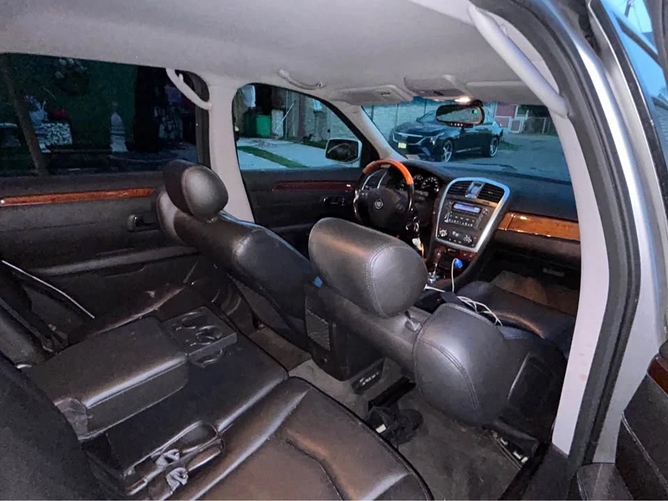 2007 Cadillac SRX - Image 6 of 7