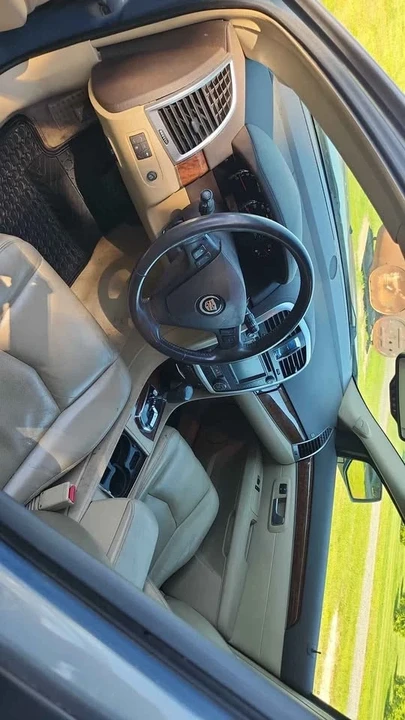 2007 Cadillac SRX - Image 6 of 9