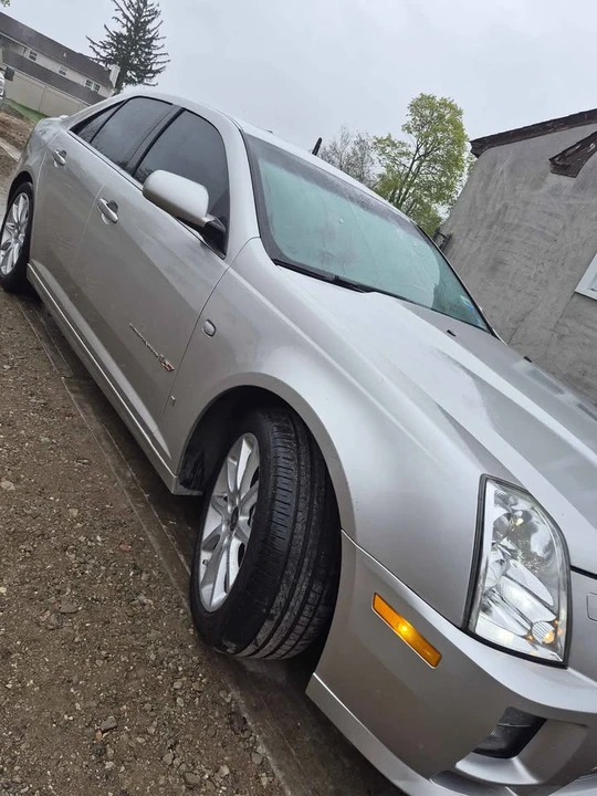 2007 Cadillac STS-V - Image 2 of 10
