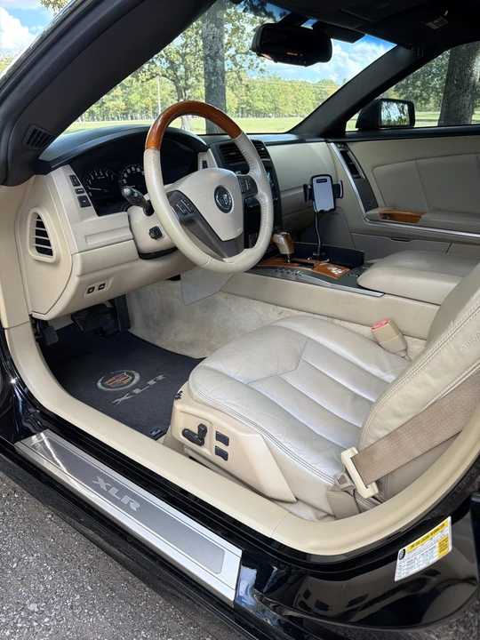 2007 Cadillac XLR - Image 18 of 31