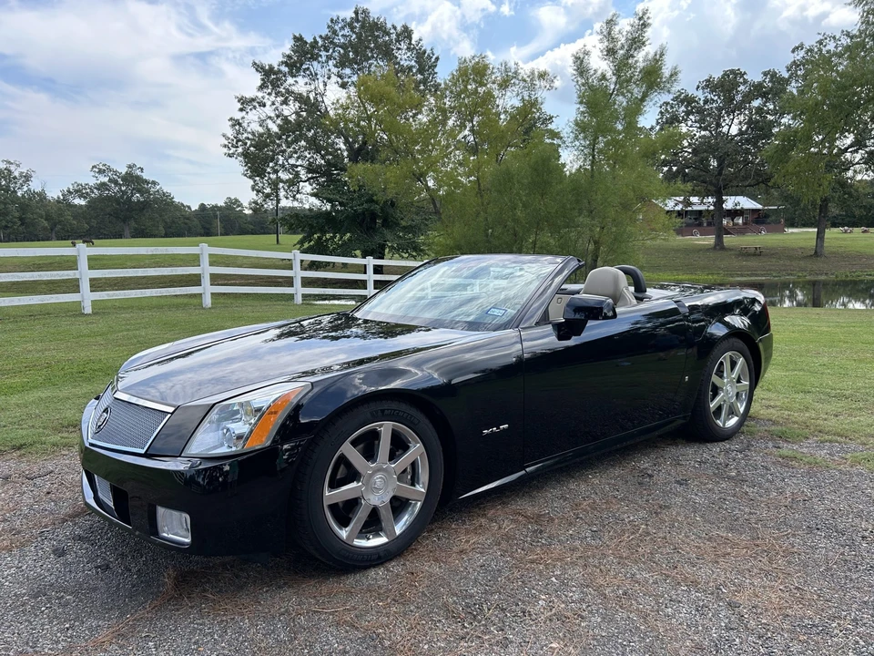 2007 Cadillac XLR - Image 2 of 31
