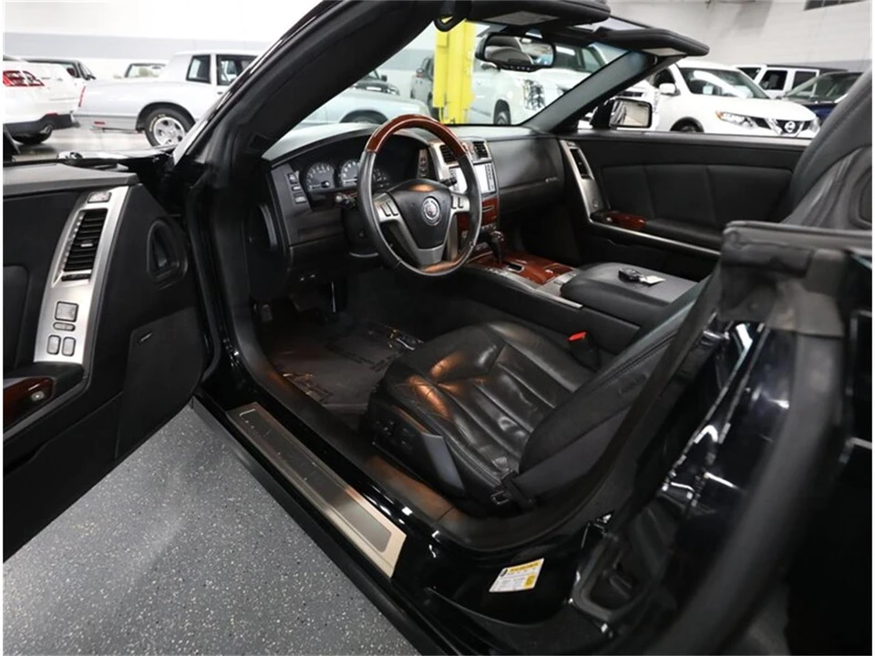2007 Cadillac XLR - Image 25 of 31