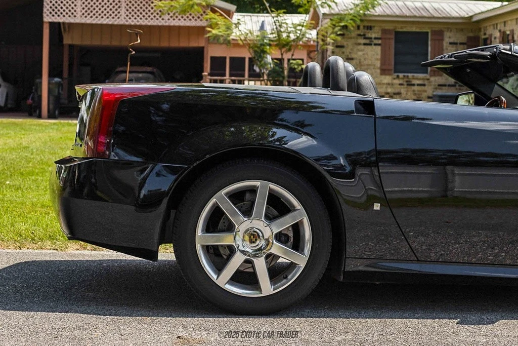 2007 Cadillac XLR - Image 10 of 12